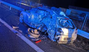 W stojącego na ekspresówce renaulta wjechał kierowca auta dostawczego. O mało nie doszło do tragedii