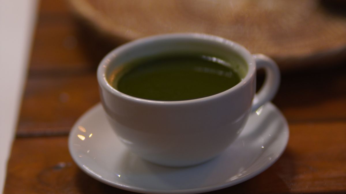 Matcha hot drink in white cup
Matcha hot drink in white cup
Penpak Ngamsathain