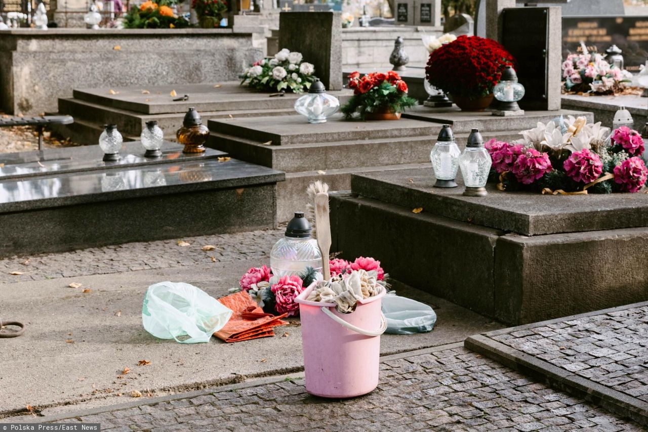 Wojna o nagrobek nauczycielki. Chodzi o "wulgarny napis"