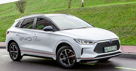 Uber i BYD ogłaszają partnerstwo. Chińskie samochody elektryczne będą wozić pasażerów w Europie