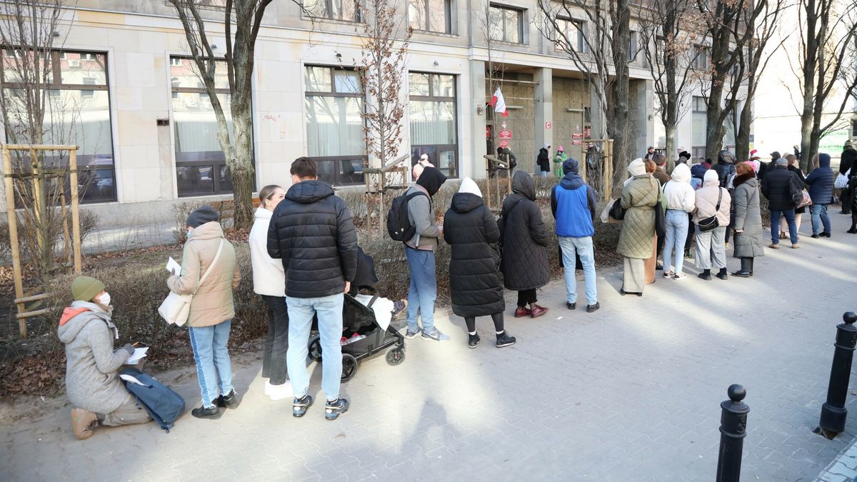 Kolejki po paszporty