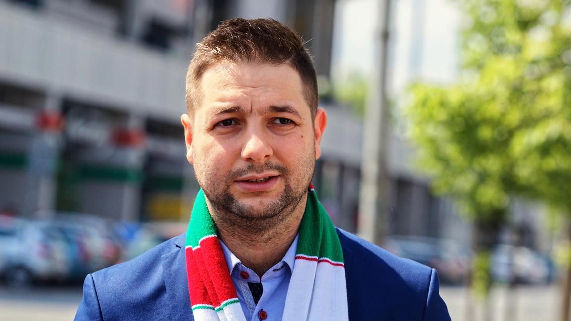 PAP/EPA / Adam Guz  / Patryk Jaki w szaliku Legii.