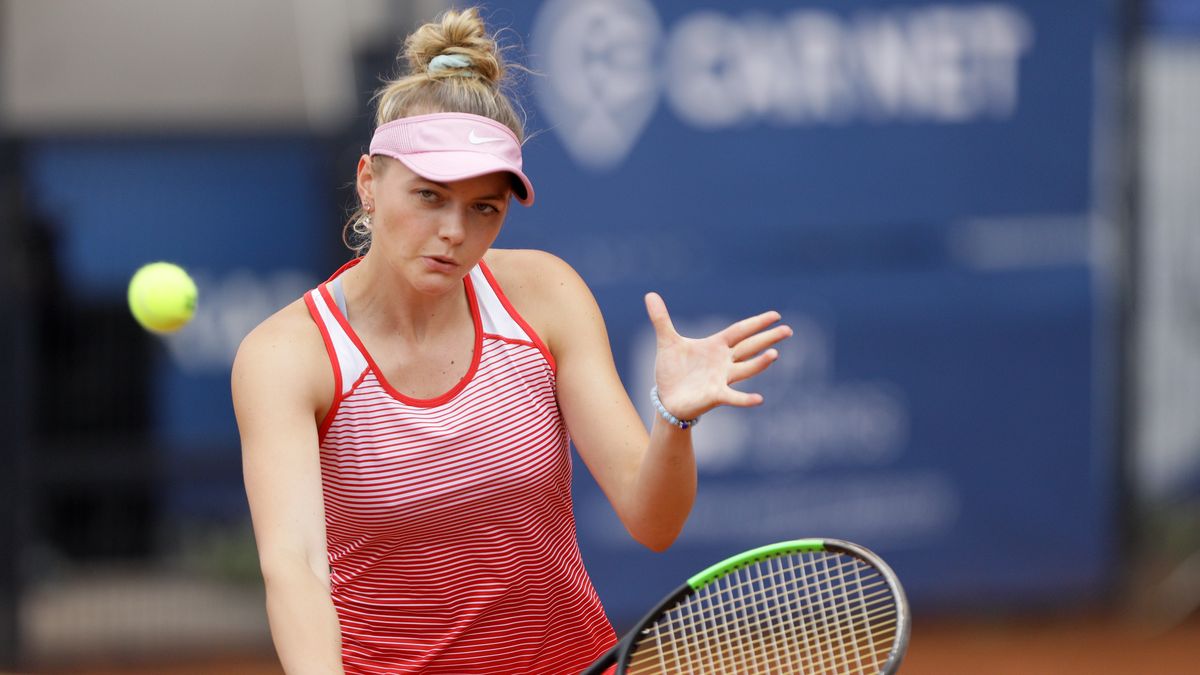 Bytom, 12.07.2022. Katarzyna Wysoczańska (na zdjęciu) w grze pojedynczej z Magdaleną Fręch podczas 96. narodowych mistrzostw Polski w tenisie, na kortach ziemnych KS Górnik Bytom, 12 bm. (js) PAP/Tomasz Wiktor