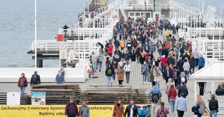 Luzowanie obostrzeń. Ekspert ocenia ruch rządu