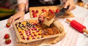 Zamiast smażyć stertę placków, zrób jednego pancake'a. Naje się cała rodzina