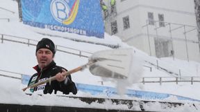 Turniej Czterech Skoczni: organizatorzy walczą z pogodą, a śnieg cały czas sypie
