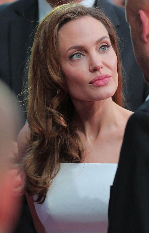 Angelina przejdzie kolejną operację piersi?