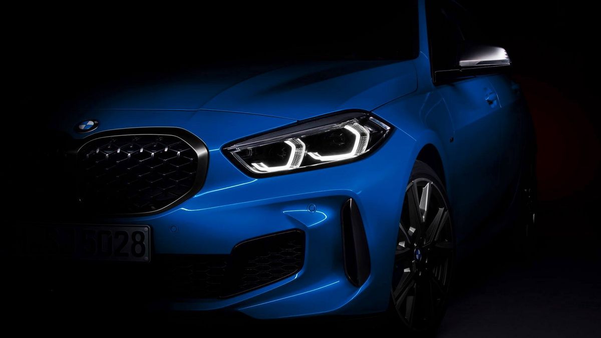 Ostro narysowane światła i duża atrapa chłodnicy to elementy typowe dla nowych BMW.