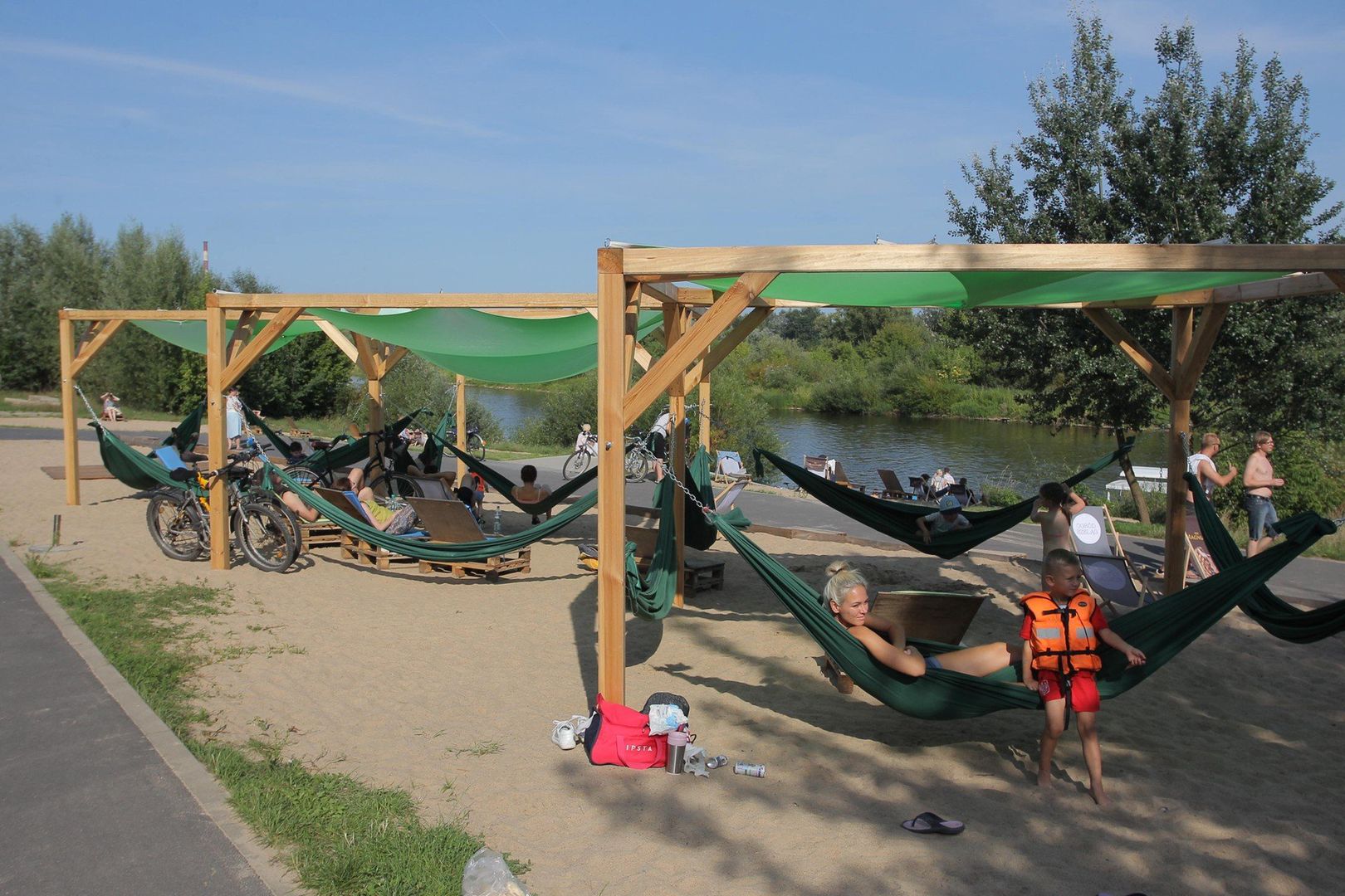 Plaża Miejska na Szelągu to popularne miejsce rekreacji w Poznaniu, zlokalizowane nad brzegiem Warty, w pobliżu parku Szeląg.
