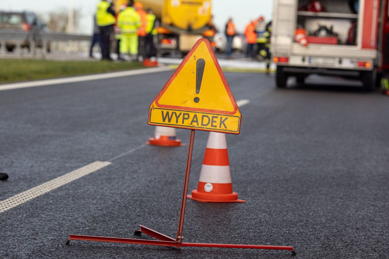 Warszawa. Na S2 zderzenie trzech samochodów. Duże utrudnienia