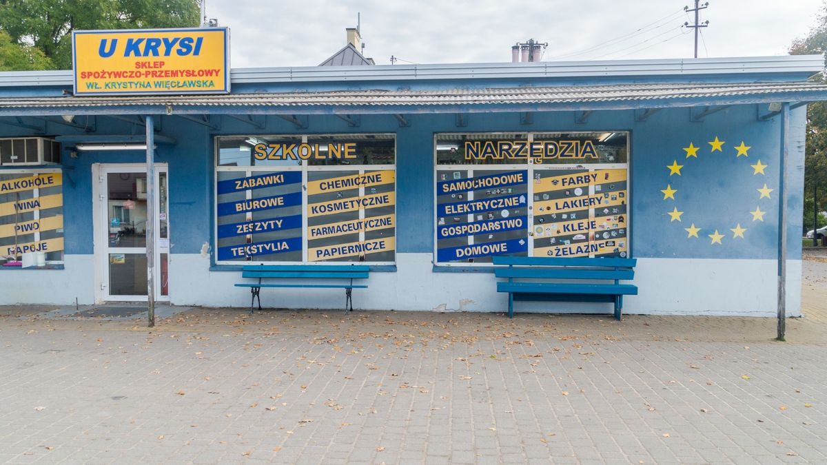 Sklep z planu serialu Ranczo.