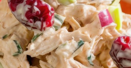 Dorzucam do surówki z selera. Tak pyszna, że każdy prosi o podwójną porcję do obiadu