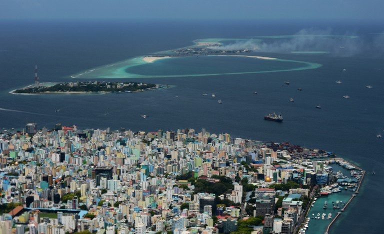 Thilafushi - wysypisko śmieci na Malediwach