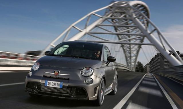 Nowy Abarth 695 biposto: na codzienne wyścigi z czasem