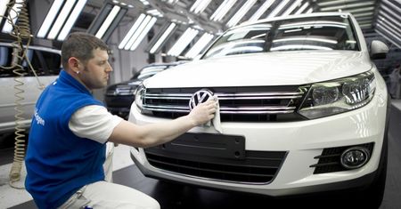 Koronawirus uderza w branżę motoryzacyjną. Zapaść na rynku w Chinach