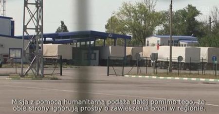 Pierwsze ciężarówki z rosyjskiego konwoju wjeżdżają na wschodnią Ukrainę