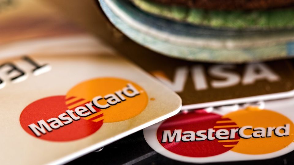 Najpierw Mastercard, teraz Visa. Posiadacze kart odczują zmiany w przyszłym roku