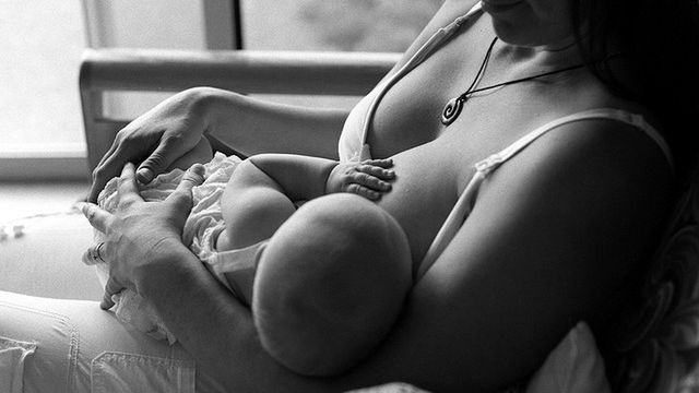 Człowiek, którego dosłownie karmi jego żona 1