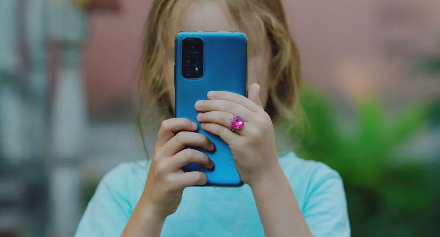 Dziś Dzień bez Telefonu Komórkowego. Czy Polacy uzależniają się od smartfonów?