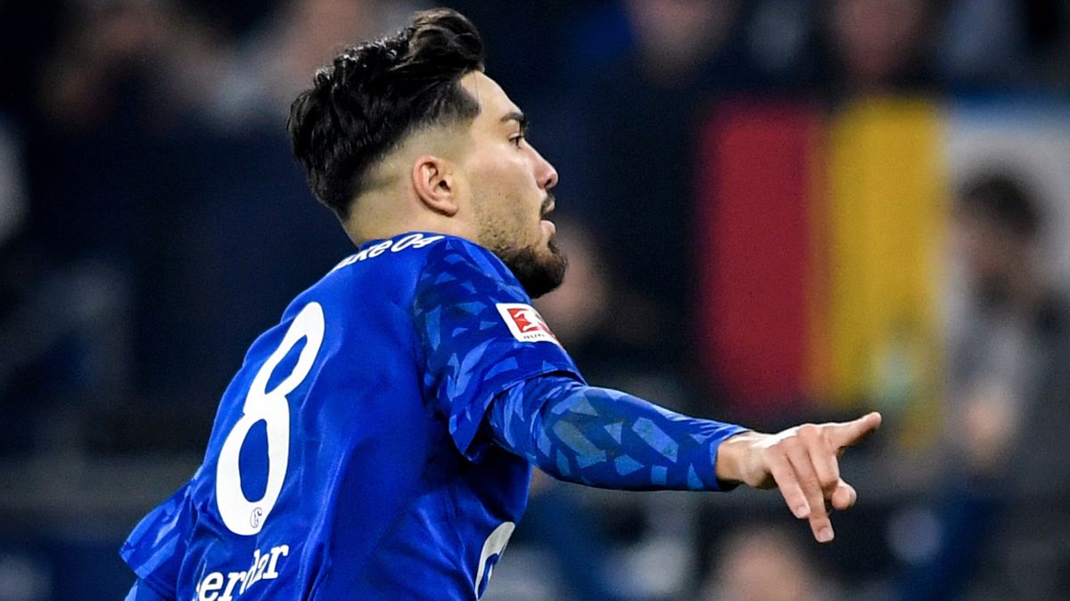 Suat Serdar cieszy się z bramki dla Schalke