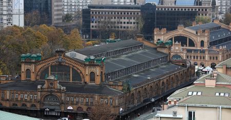 Koronawirus w Warszawie. Maseczki na bazarach od 5 zł do 20 zł
