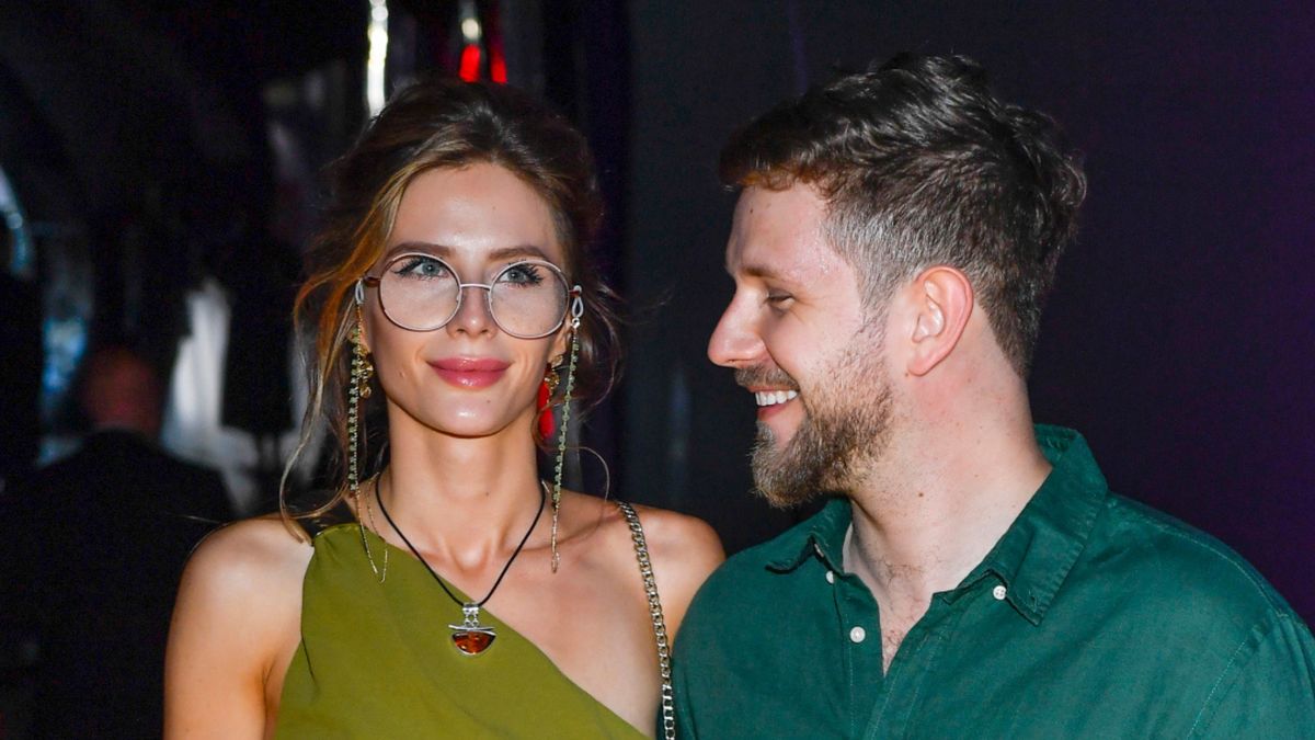 Antek Królikowski zostanie ojcem. Iza pokazała ciążowe krągłości