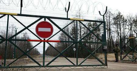 Białorusini kuszą barszczem. Absurdalna sytuacja na granicy