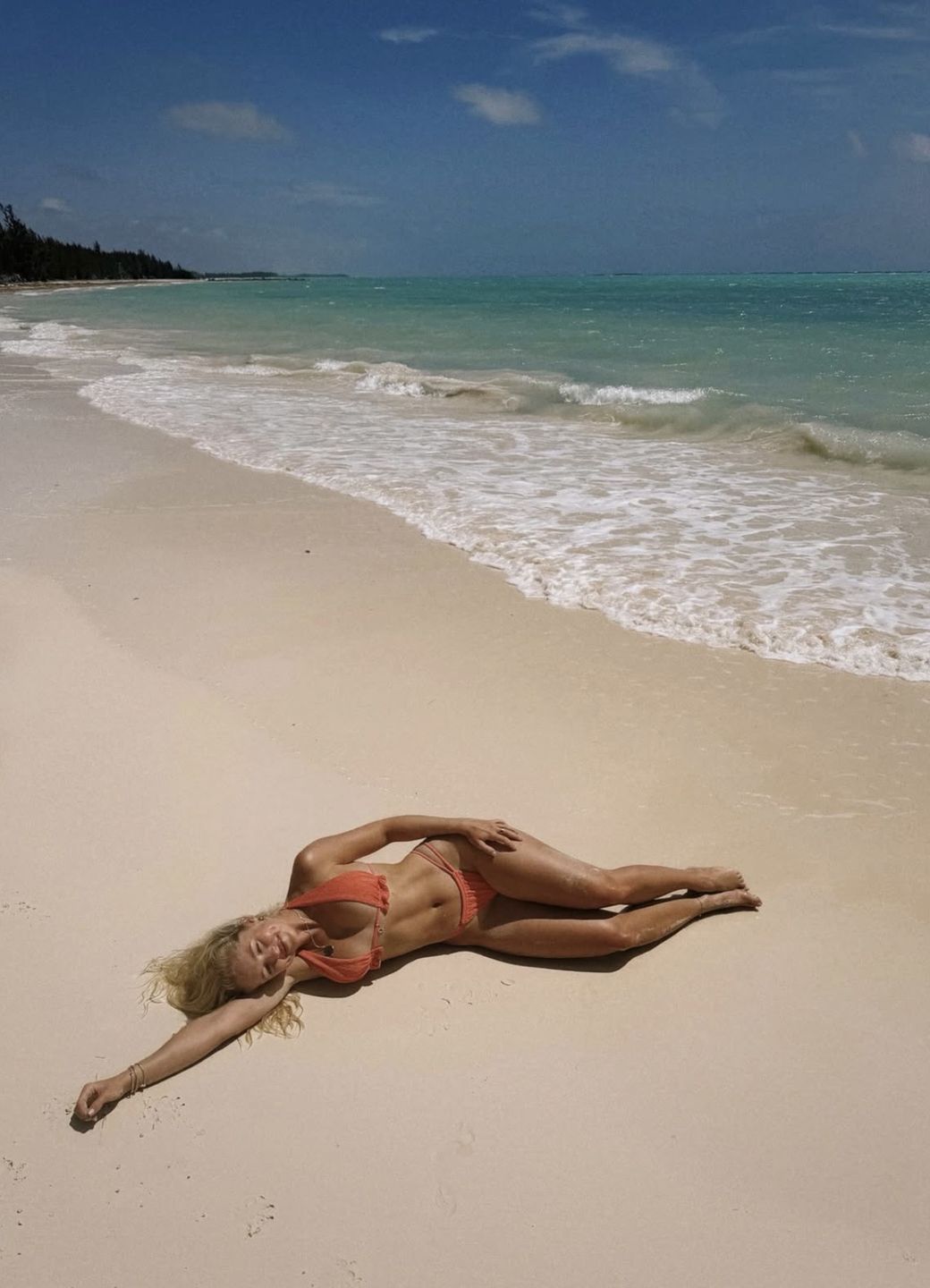 Julia Tychoniewicz wyleguje się w bikini 