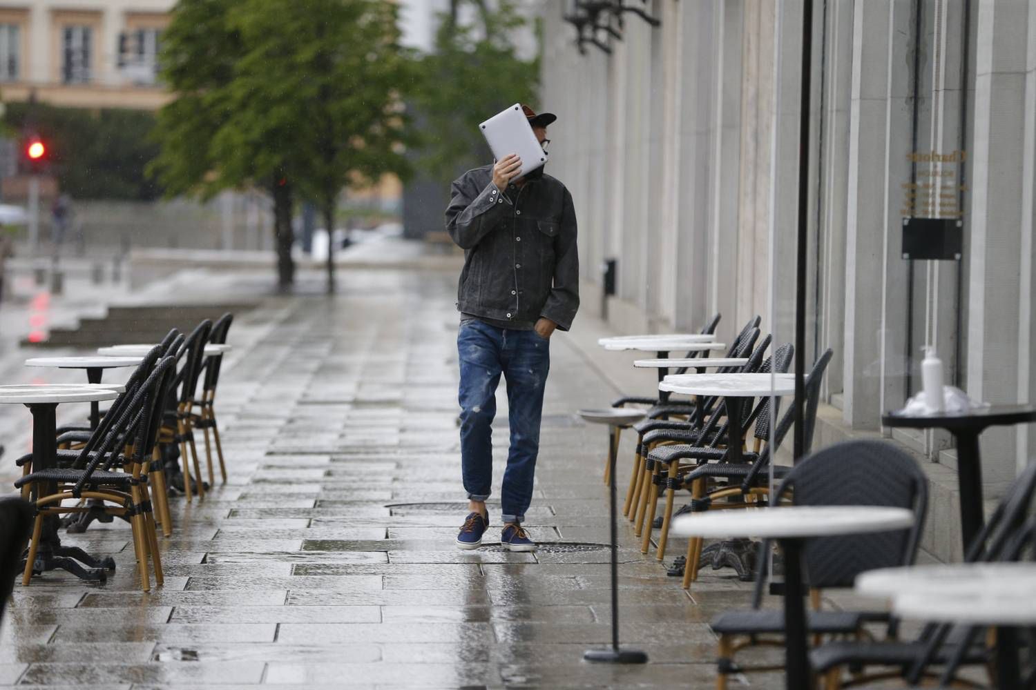 Kuba Wojewódzki w drodze do pracy