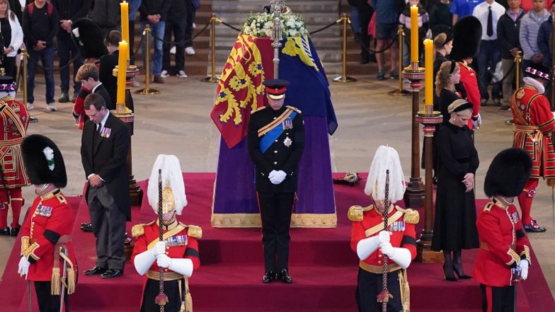 Wnuki królowej Elżbiety II czuwają przy jej trumnie