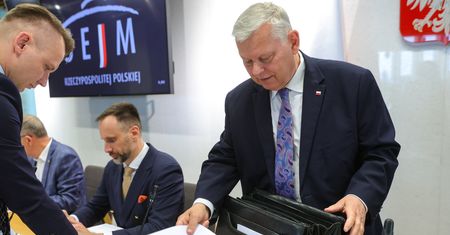 Po wejściu Suskiego świadek przestał zeznawać. Sąd zdecydował o karze