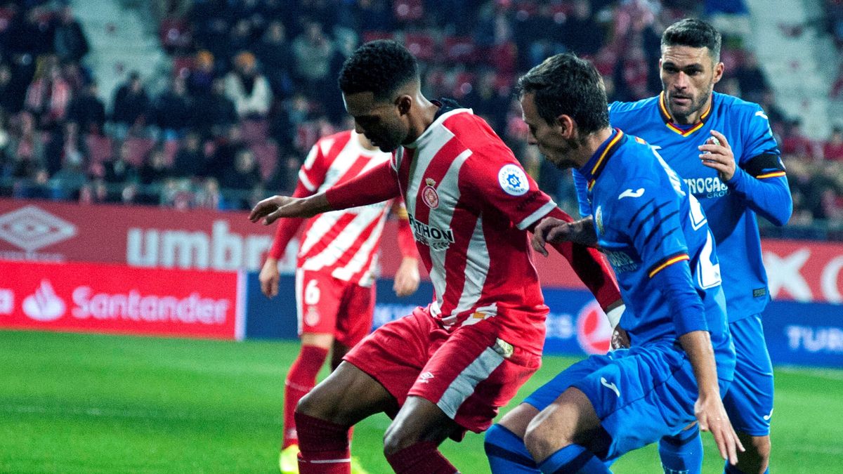 PAP/EPA / Robin Townsend / Na zdjęciu: Jonas Ramalho i Nemanja Maksimović