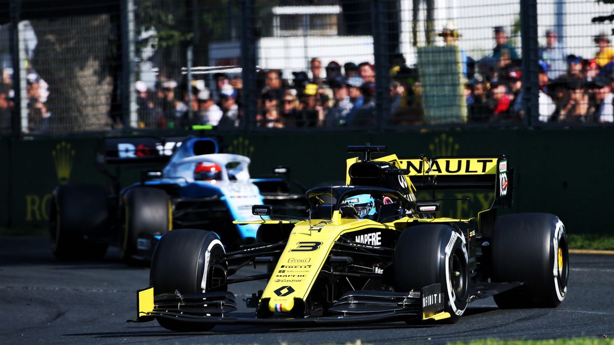 Zdjęcie okładkowe artykułu: Materiały prasowe / Renault / Na zdjęciu: Daniel Ricciardo i jadący za nim Robert Kubica