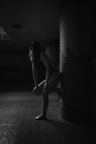 Kamila Szczepaniak szykuje się do przepłynięcia wpław Bałtyku (fot. Kama Lis Fotografia)