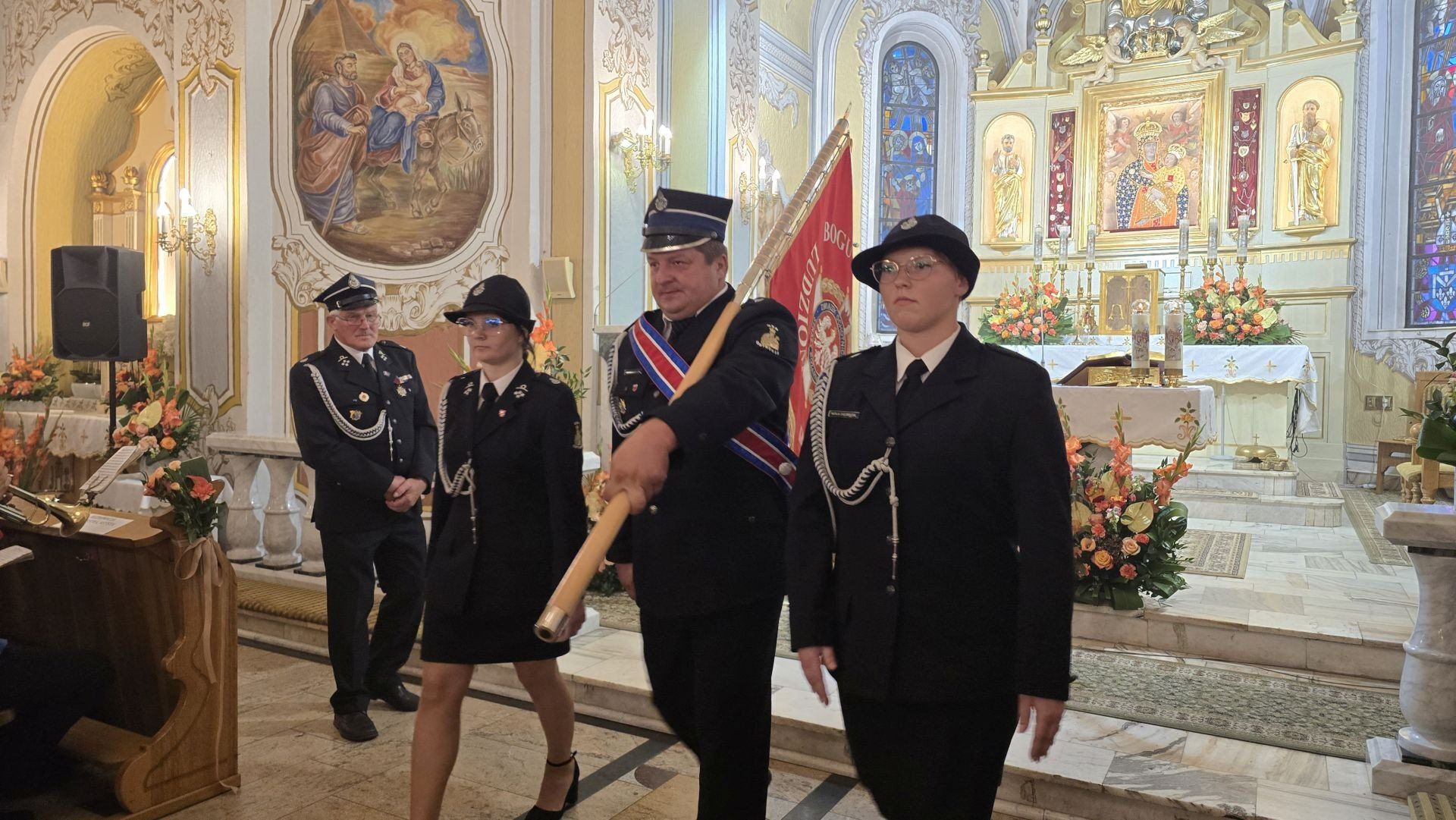 Ostrowąs: 700-lecie parafii i 100-lecie kościoła. Tysiące pielgrzymów uczciło Matkę Bożą Kujaw