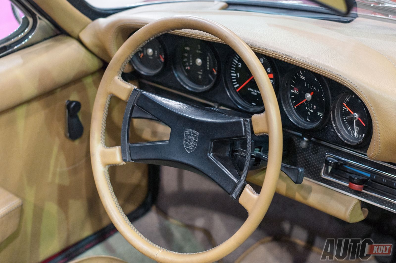 Porsche 911 Targa na targach Auto Nostalgia 2014 - galeria zdjęć 16
