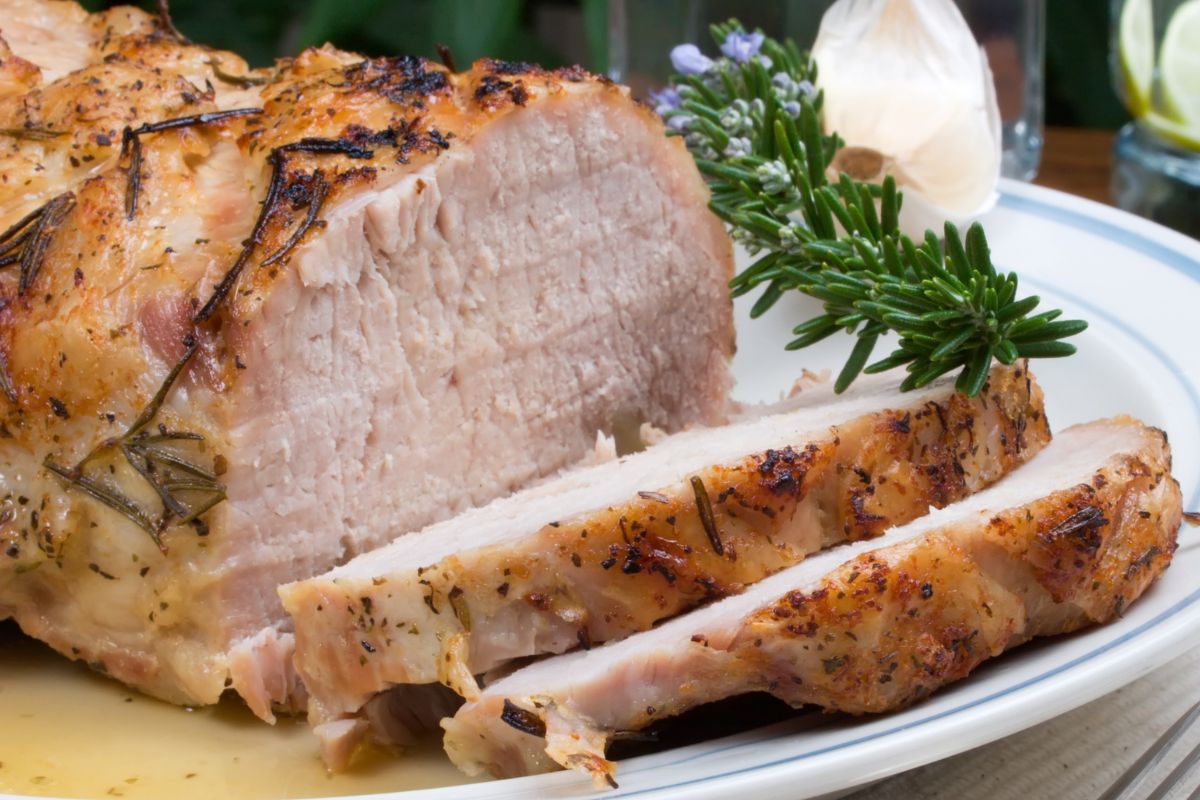 Zamiast przepłacać, piekę w domu. To najlepszy schab na kanapki