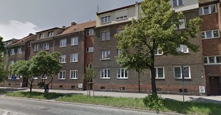 Wrocław. 2-letnie dziecko wypadło z okna. "Kałuża krwi"