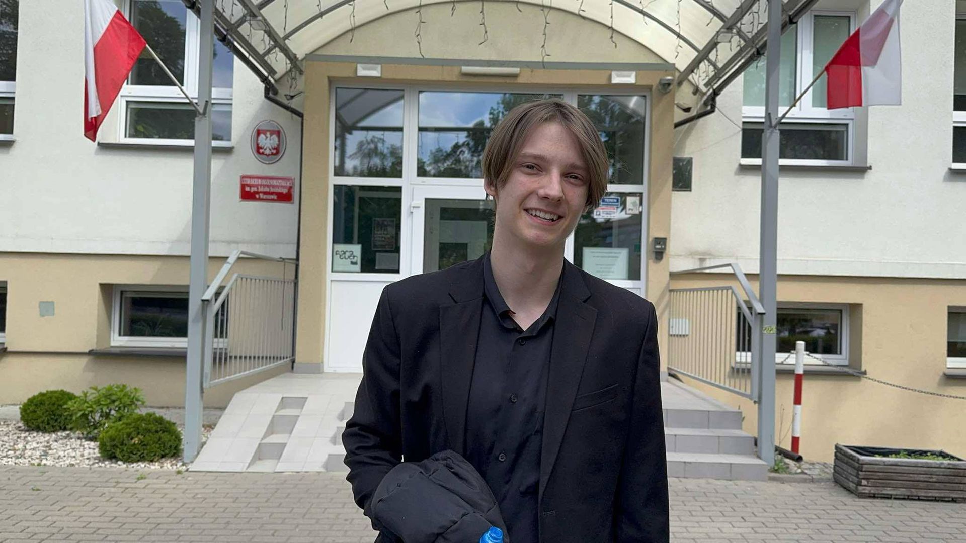 Maturzysta Adam był jednym z pierwszych, którzy opuścili salę
