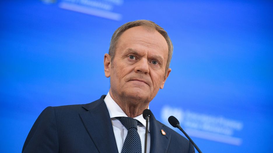 Warszawa, 16.04.2024. Premier Donald Tusk podczas konferencji prasowej po posiedzeniu rządu w siedzibie KPRM w Warszawie, 16 bm. (amb) PAP/Marcin Obara