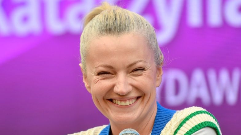 Dorota Szelągowska pozuje w czarnej sukience. Internauci porównują ją do Marilyn Monroe