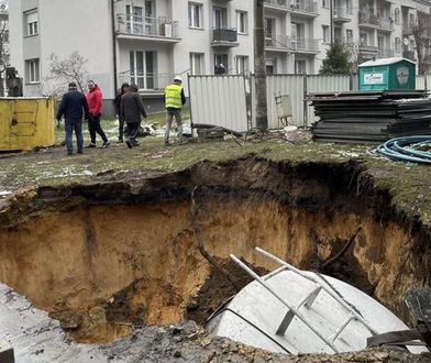 Ziemia zapadła się w niecodziennym miejscu. Mieszkańcy w strachu