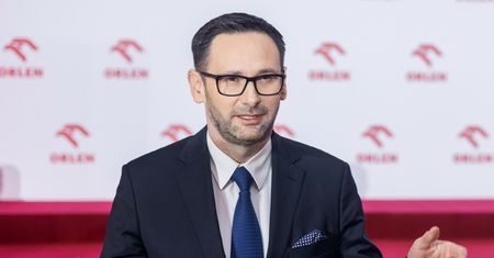 Obajtek drwi z nieoficjalnych doniesień. Pisze o "zmianie wróżek"