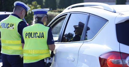 Sypią się premie dla policjantów. Przyznał je ustępujący komendant