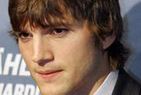 Ashton Kutcher z młodszą o rok