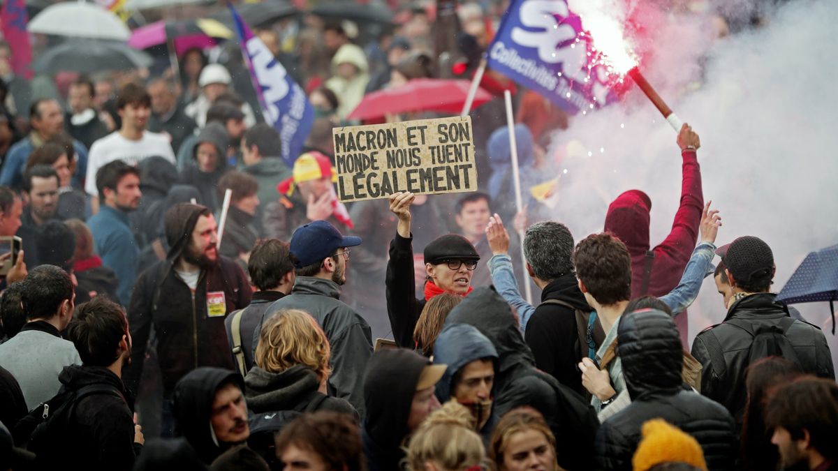 We wtorek w demonstracjach wzięło udział - według policji - ponad 220 tys. osób.