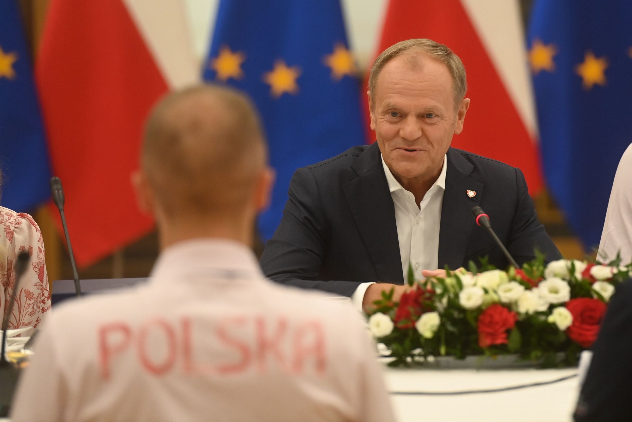 Premier Tusk
Warszawa, 12.08.2024. Igrzyska Olimpijskie Pary� 2024. Premier Donald Tusk (P) podczas spotkania w KPRM w Warszawie ze z�ot� medalistk� we wspinaczce sportowej Aleksandr� Miros�aw oraz srebrnymi medalistami w siatk�wce, 12 bm. (js) PAP/Piotr Nowak
Piotr Nowak
Donald Tusk, IO Pary� 2024, IO2024, letnia olimpiada, Pary�2024, powr�t z igrzysk, Siatk�wka, spotkanie w KPR, srebrny medal, wspinaczka sportowa, XXXIII Letnie Igrzyska Olimpijskie w Pary�u