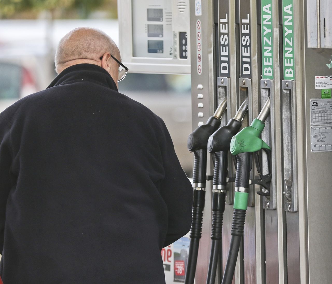 Raport UOKiK. Stacje, na których sprzedawano paliwo złej jakości