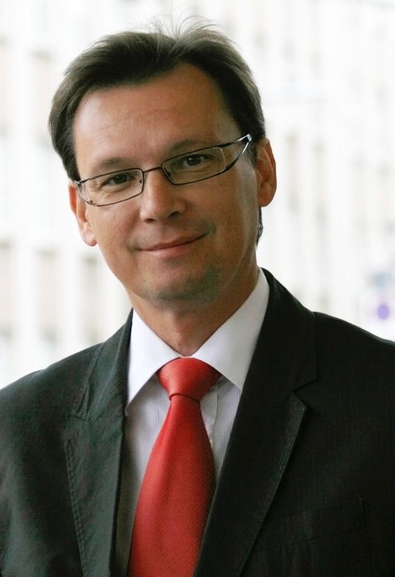 Minister obrony Austrii podał się do dymisji