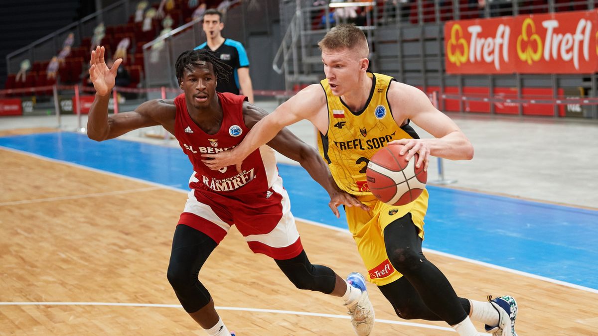 PAP / Adam Warżawa / Na zdjęciu: Travis Munnings i Michał Kolenda (z piłką)